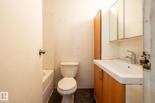 301 10035 164 Street, Edmonton, AB - Indoor Photo Showing Bathroom