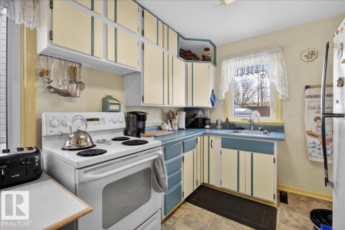 11630 71 Street, Edmonton, AB - Indoor Photo Showing Kitchen