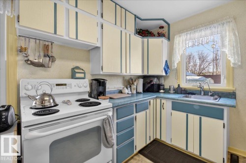 11630 71 Street, Edmonton, AB - Indoor Photo Showing Kitchen