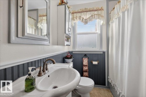 11630 71 Street, Edmonton, AB - Indoor Photo Showing Bathroom