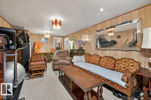 11630 71 Street, Edmonton, AB - Indoor Photo Showing Living Room
