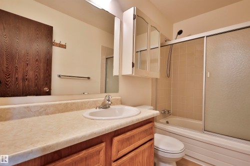 51 10453 20 Avenue, Edmonton, AB - Indoor Photo Showing Bathroom