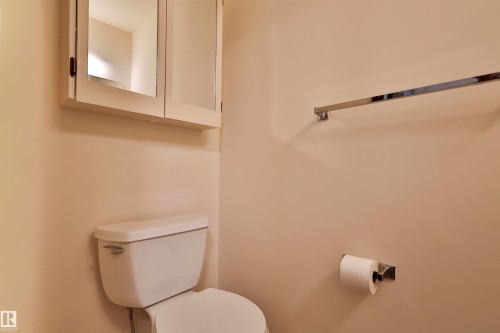 51 10453 20 Avenue, Edmonton, AB - Indoor Photo Showing Bathroom