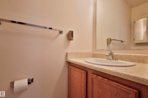 51 10453 20 Avenue, Edmonton, AB - Indoor Photo Showing Bathroom