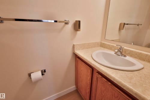 51 10453 20 Avenue, Edmonton, AB - Indoor Photo Showing Bathroom