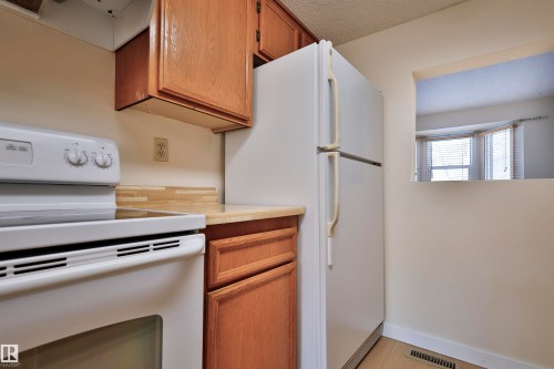 51 10453 20 Avenue, Edmonton, AB - Indoor Photo Showing Kitchen