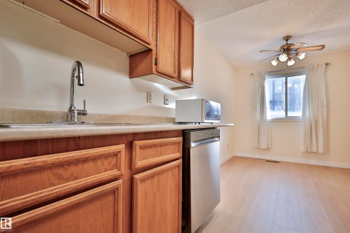 51 10453 20 Avenue, Edmonton, AB - Indoor Photo Showing Kitchen