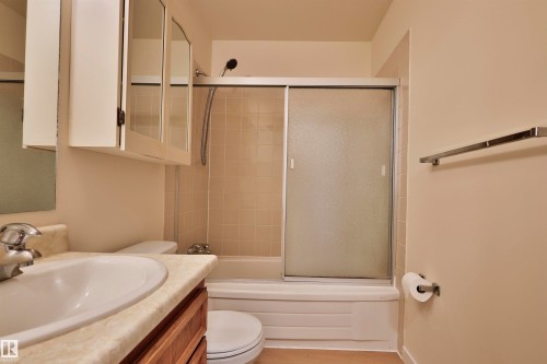 51 10453 20 Avenue, Edmonton, AB - Indoor Photo Showing Bathroom