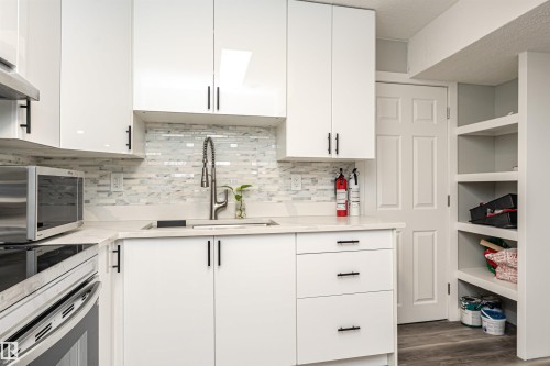 9612 Colak Link, Edmonton, AB - Indoor Photo Showing Kitchen With Upgraded Kitchen