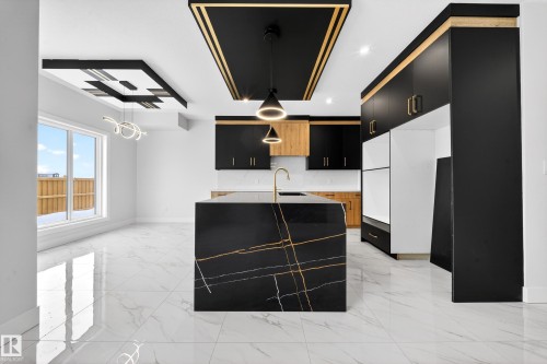 111 28 Street, Edmonton, AB - Indoor Photo Showing Kitchen