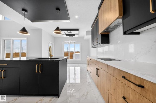 111 28 Street, Edmonton, AB - Indoor Photo Showing Kitchen