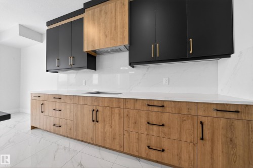 111 28 Street, Edmonton, AB - Indoor Photo Showing Kitchen