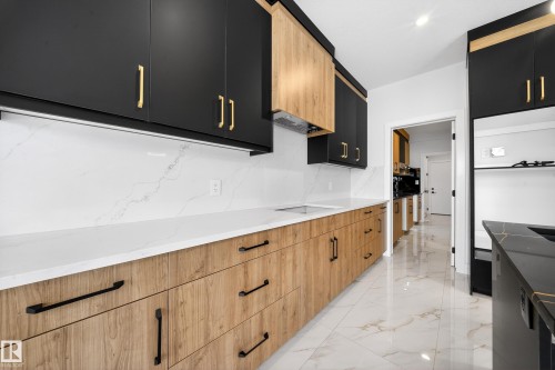 111 28 Street, Edmonton, AB - Indoor Photo Showing Kitchen