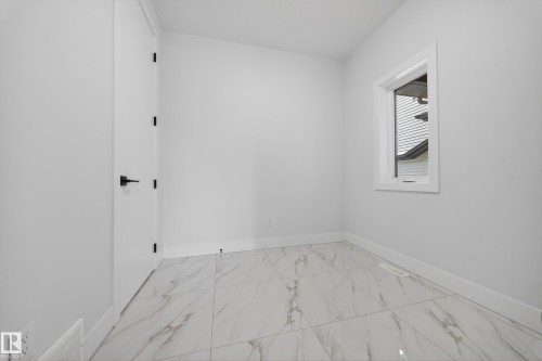 111 28 Street, Edmonton, AB - Indoor Photo Showing Other Room