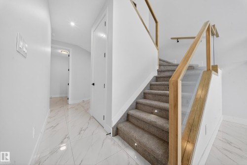 111 28 Street, Edmonton, AB - Indoor Photo Showing Other Room