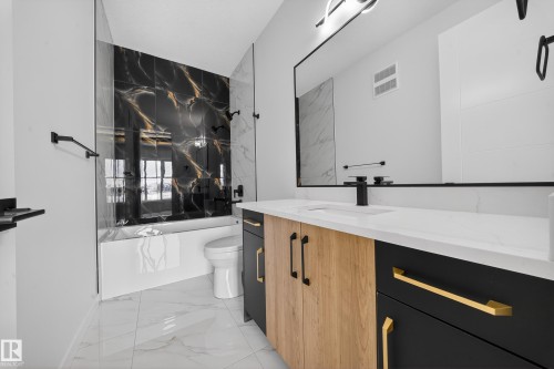 111 28 Street, Edmonton, AB - Indoor Photo Showing Bathroom