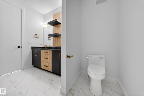 111 28 Street, Edmonton, AB - Indoor Photo Showing Bathroom
