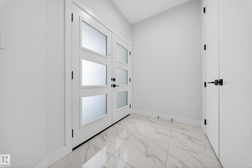 111 28 Street, Edmonton, AB - Indoor Photo Showing Other Room