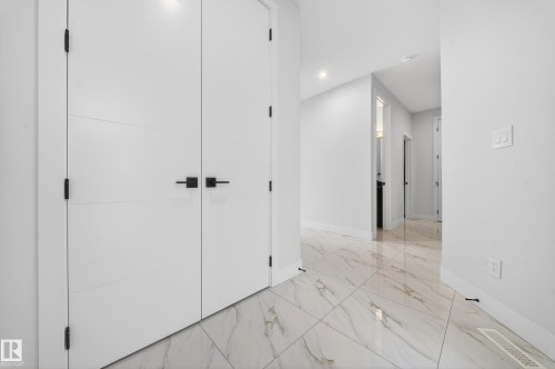 111 28 Street, Edmonton, AB - Indoor Photo Showing Other Room