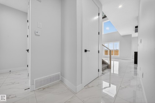 111 28 Street, Edmonton, AB - Indoor Photo Showing Other Room