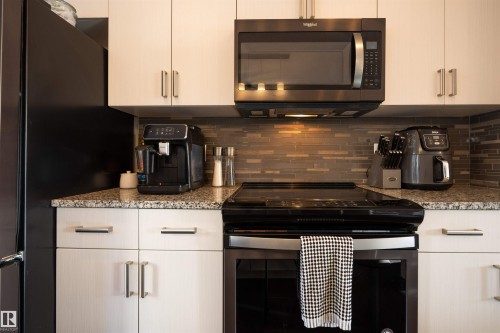 27 4470 Prowse Road, Edmonton, AB - Indoor Photo Showing Kitchen