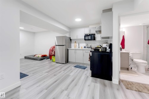 1217 29 Street, Edmonton, AB - Indoor Photo Showing Kitchen