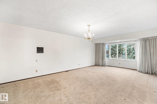 186 Willow Way, Edmonton, AB - Indoor Photo Showing Other Room