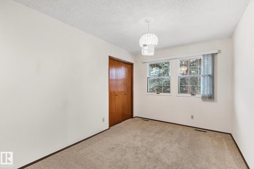 186 Willow Way, Edmonton, AB - Indoor Photo Showing Other Room