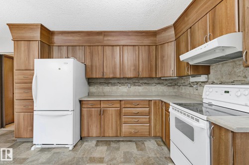 186 Willow Way, Edmonton, AB - Indoor Photo Showing Kitchen