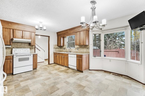 186 Willow Way, Edmonton, AB - Indoor Photo Showing Kitchen With Double Sink