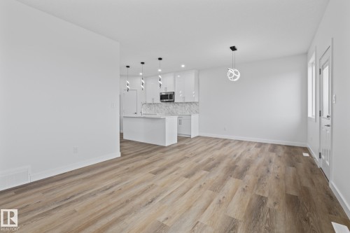 68 Waverly Way, Fort Saskatchewan, AB - Indoor Photo Showing Kitchen