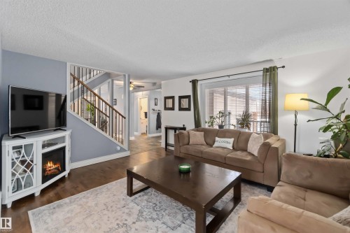 501 Lakeside Drive, Rural Parkland County, AB - Indoor Photo Showing Living Room