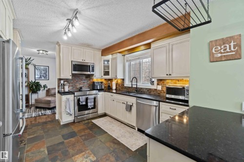 501 Lakeside Drive, Rural Parkland County, AB - Indoor Photo Showing Kitchen With Upgraded Kitchen