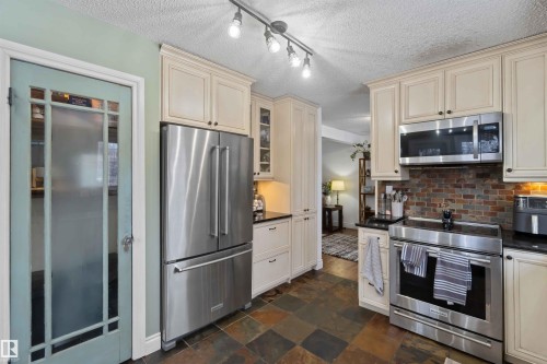 501 Lakeside Drive, Rural Parkland County, AB - Indoor Photo Showing Kitchen With Upgraded Kitchen