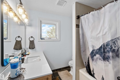 501 Lakeside Drive, Rural Parkland County, AB - Indoor Photo Showing Bathroom
