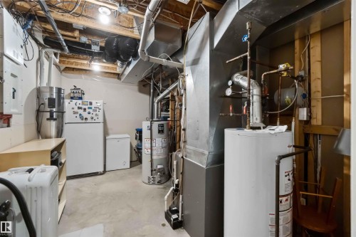 501 Lakeside Drive, Rural Parkland County, AB - Indoor Photo Showing Laundry Room