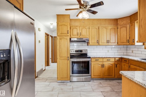 9616 154 Street, Edmonton, AB - Indoor Photo Showing Kitchen