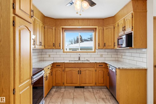 9616 154 Street, Edmonton, AB - Indoor Photo Showing Kitchen