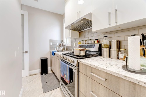 2029 89B Street, Edmonton, AB - Indoor Photo Showing Kitchen With Upgraded Kitchen