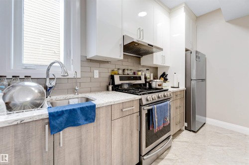 2029 89B Street, Edmonton, AB - Indoor Photo Showing Kitchen With Upgraded Kitchen