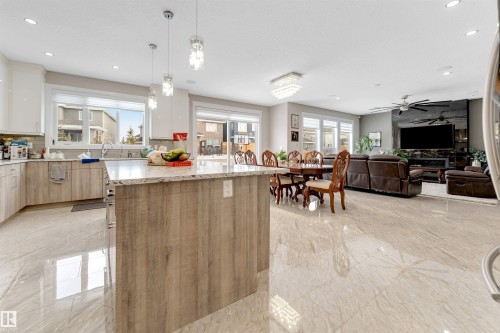2029 89B Street, Edmonton, AB - Indoor Photo Showing Kitchen With Upgraded Kitchen