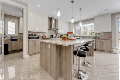 2029 89B Street, Edmonton, AB - Indoor Photo Showing Kitchen With Upgraded Kitchen