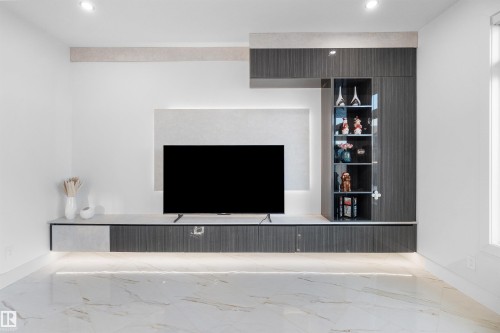 3904 Ginsburg Crescent, Edmonton, AB - Indoor Photo Showing Other Room