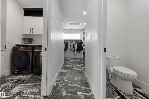 3904 Ginsburg Crescent, Edmonton, AB - Indoor Photo Showing Bathroom