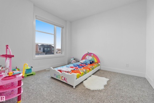 3904 Ginsburg Crescent, Edmonton, AB - Indoor Photo Showing Bedroom