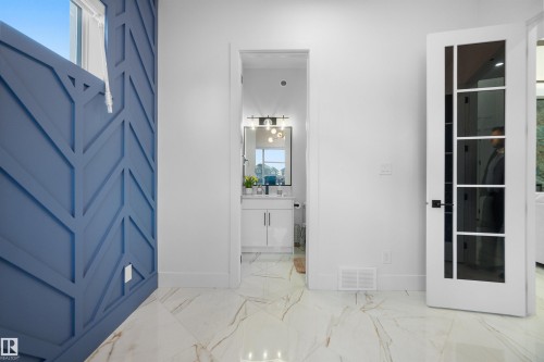 3904 Ginsburg Crescent, Edmonton, AB - Outdoor With Exterior