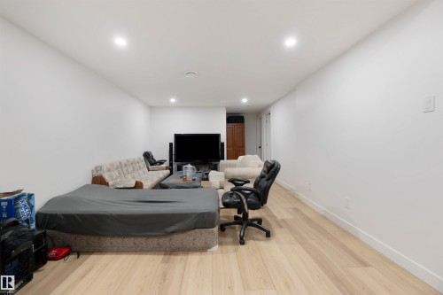 3904 Ginsburg Crescent, Edmonton, AB - Indoor