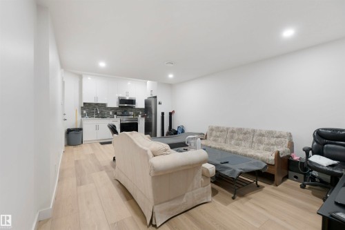 3904 Ginsburg Crescent, Edmonton, AB - Indoor