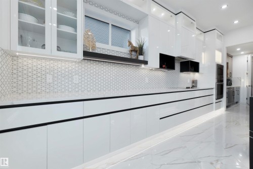 3904 Ginsburg Crescent, Edmonton, AB - Indoor Photo Showing Kitchen