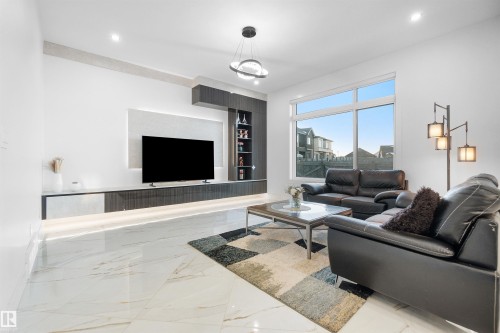 3904 Ginsburg Crescent, Edmonton, AB - Indoor Photo Showing Living Room